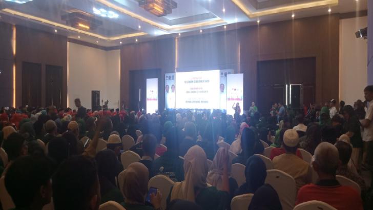 Ribuan Masyarakat Tumpah Ruah Acara Deklarasi Pasangan Abdul Wahid-SF Hariyanto