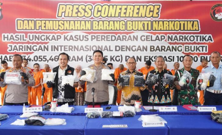 Polda Riau Musnahkan 34Kg Sabu Jaringan Internasional