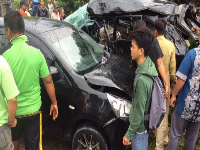 Tiga CPNS Pelalawan Tewas Setelah Mobil Mereka Menghantam Truk Hino