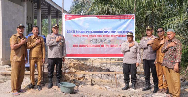 HUT Bhayangkara Ke79, Kapolres Rohil Bangun Fasilitas Air Bersih untuk Masyarakat Pematang Padang