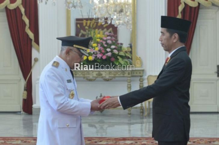 PNS Riau Harus Mau Jemput Bola, Gubernur: Awas Jangan Korupsi