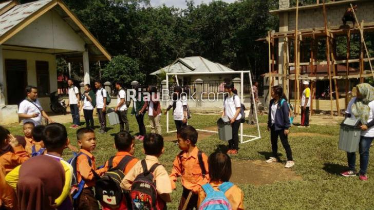 Tanoto Scholars Peduli Sekolah, Ajak Siswa Hidup Bersih dan Jaga Lingkungan