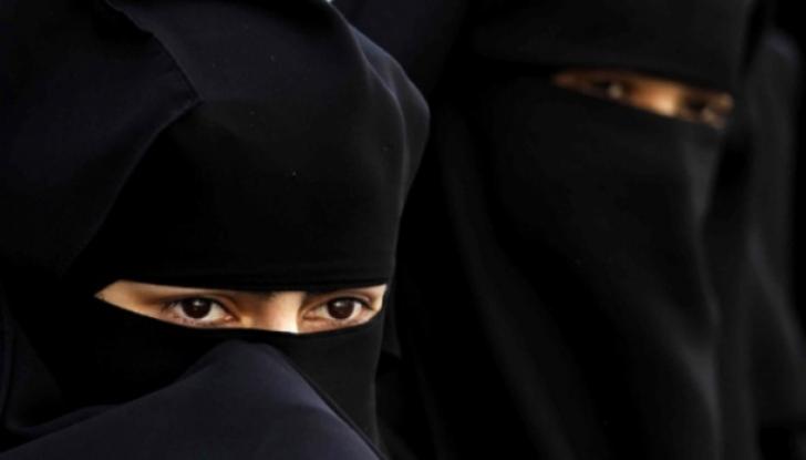 Menteri Ini Samakan Perempuan Berjilbab dengan Negro