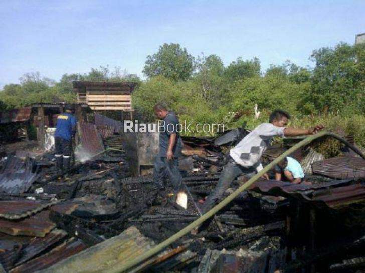 Diduga Konslet, Rumah Honorer Dinas Pasar Bengkalis Terbakar