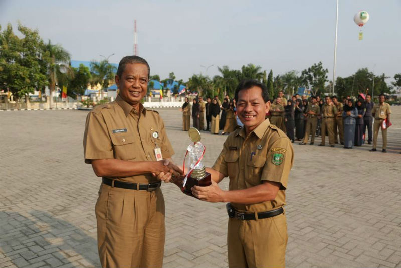 Adpem Meranti Juara Umum, Sekda Serahkan Piala Bergilir