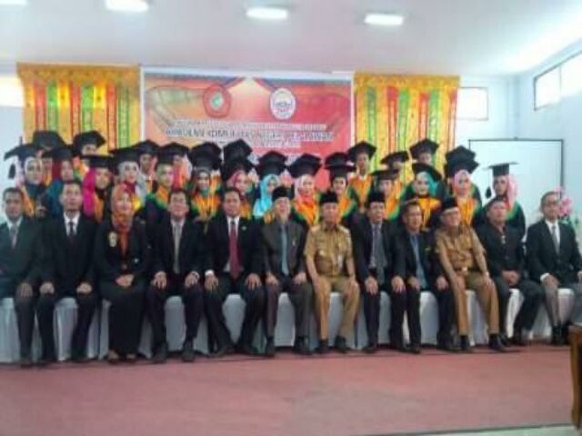 AKNP Laksanakan Wisuda 31 Mahasiswa Angkatan II Program Study Diluar Domisili