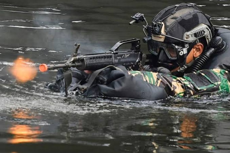 Anggota TNI Dipalak Preman, Akhirnya Cium Tangan