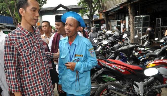 Apapun Alasannya, PNS Jangan Jadi Tukang Parkir