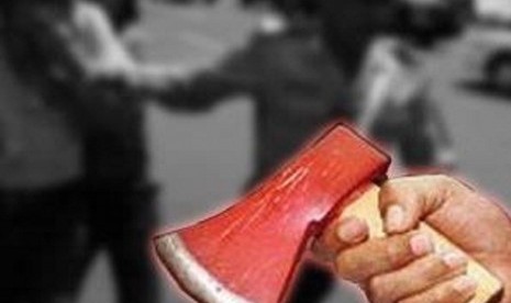 Astaga, Sambil Membawa Kapak, Wanita ini Mengejar Kekasihnya: Bercinta atau Mati!