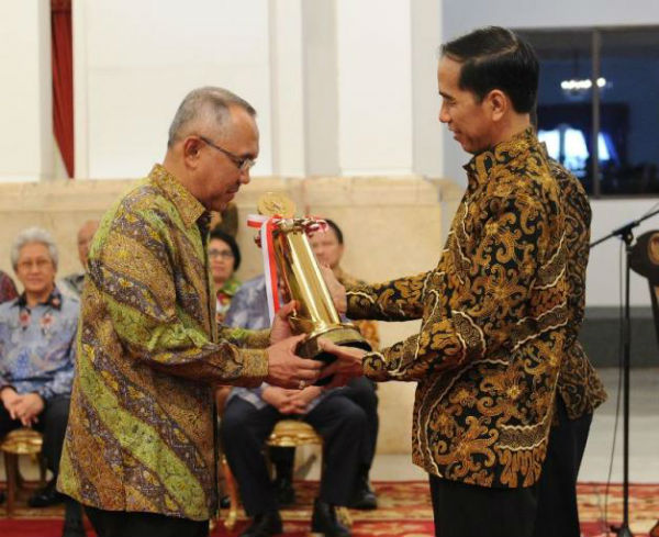 Awal Ramadan, Gubri Buka Puasa  dengan Masyarakat Kuansing