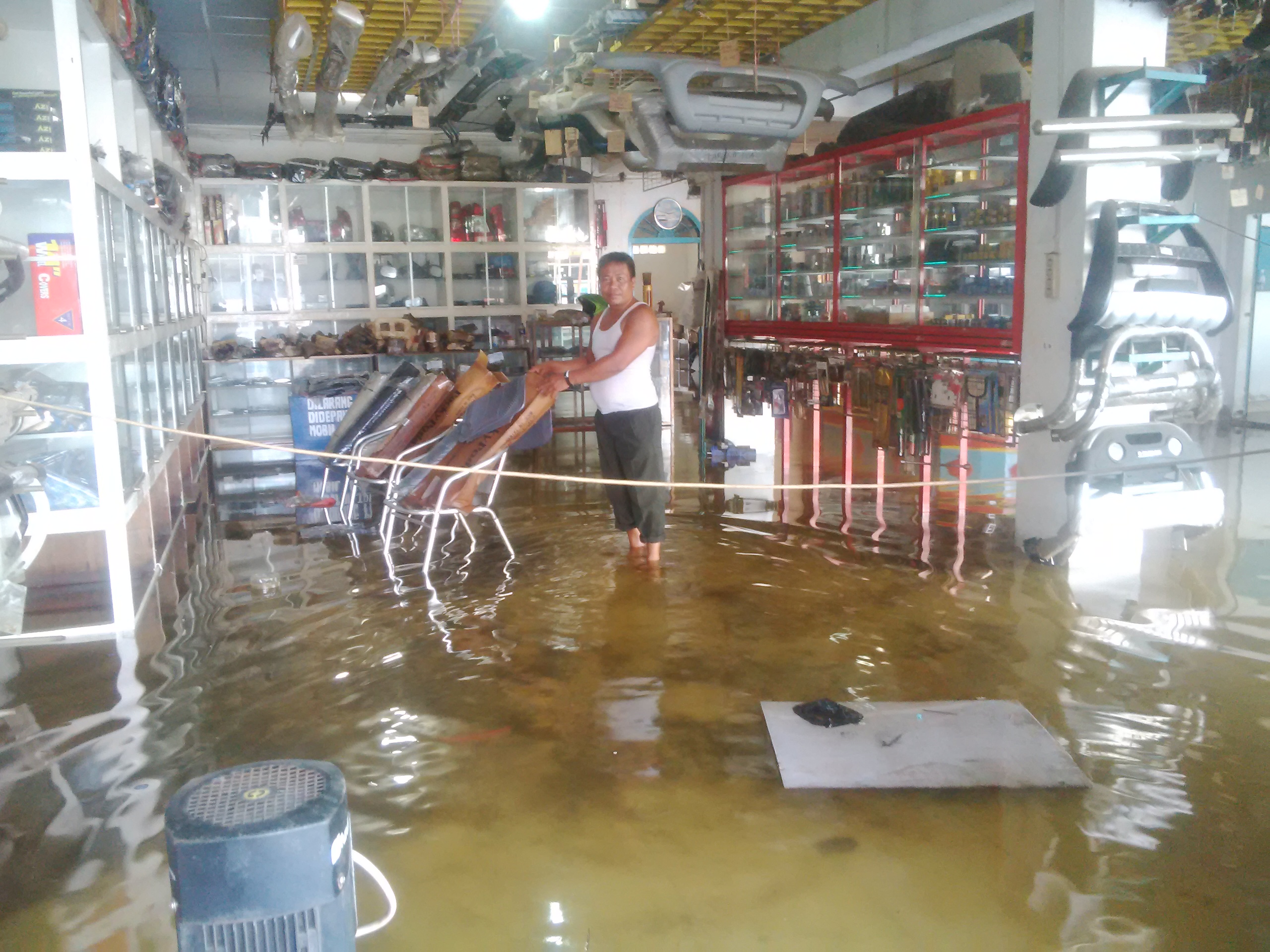 Akibat Banjir Rob, Warga Dumai Mengalami Kerugian Hingga Ratusan Juta Rupiah