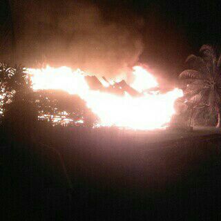 Baru Saja Jago Merah Mengamuk Kecamatan Sungai Piring Inhil, 2 Rumah Hangus Terbakar