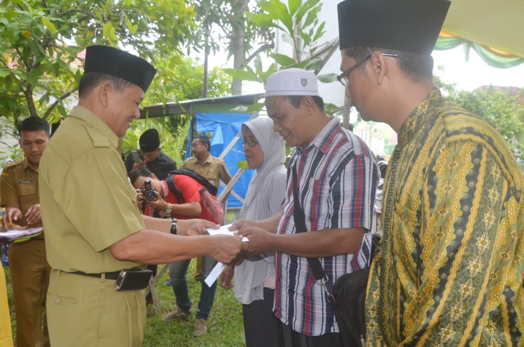 BAZDA Inhil Salur Zakat Kepada 6001 KK