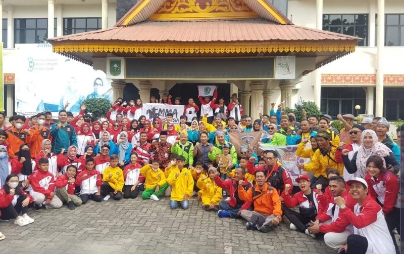 Berangkat Mandiri, Gubernur Riau Lepas 420 Atlet ke FOrNas di Palembang