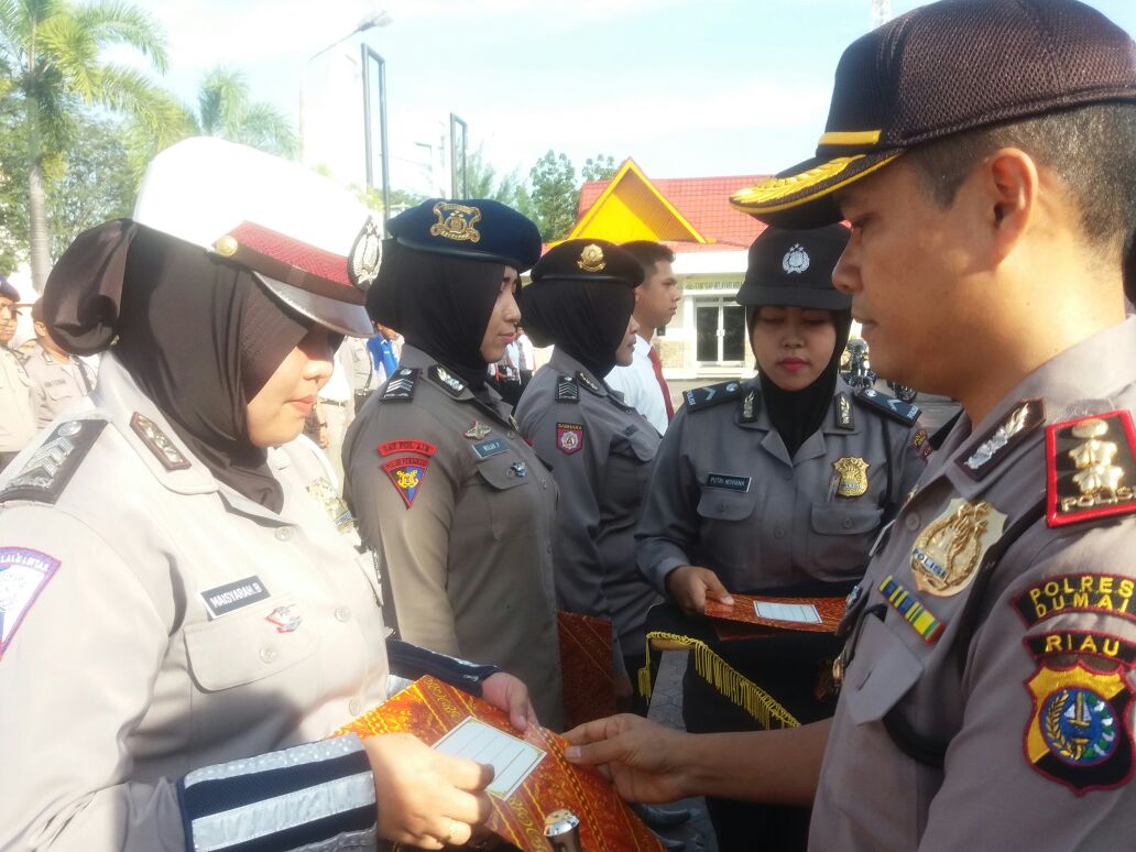 Bertugas Dengan Baik, 24 Personil Polres Dumai Terima Penghargaan