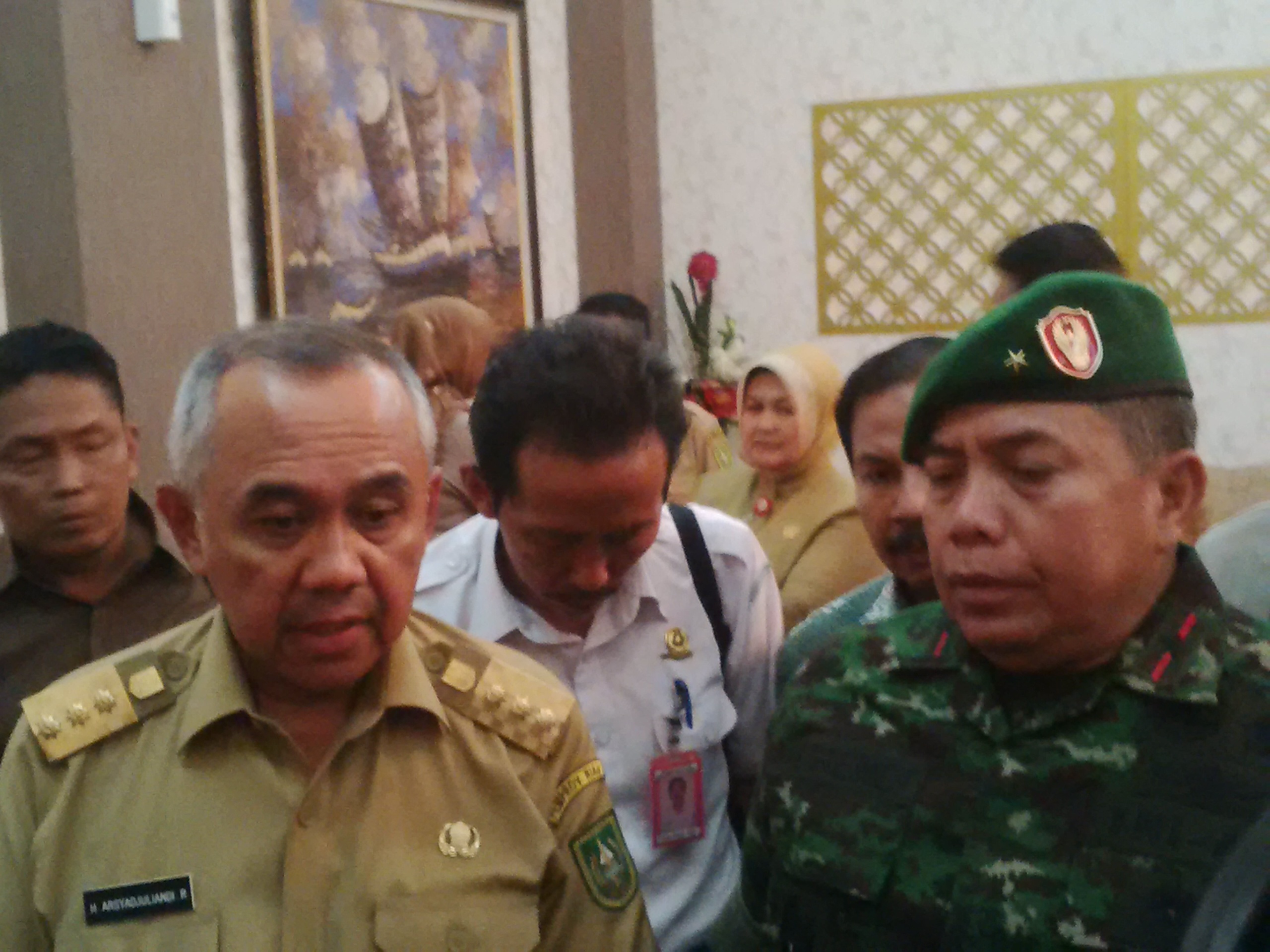 Dansatgas Karhutla : Masih Ditemukan Masyarakat yang Asyi Ngopi, Padahal Disebelahnya Lahan Terbakar