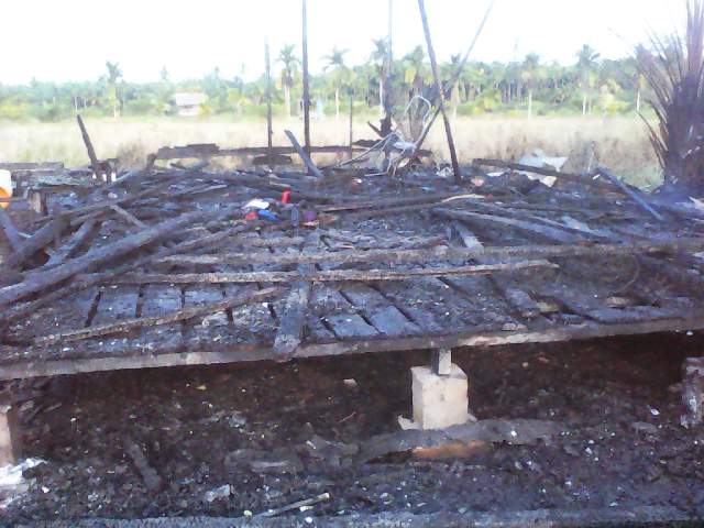 Ditinggal Kosong, Rumah di Desa Mumpa Inhil Ludes Dilahap Api