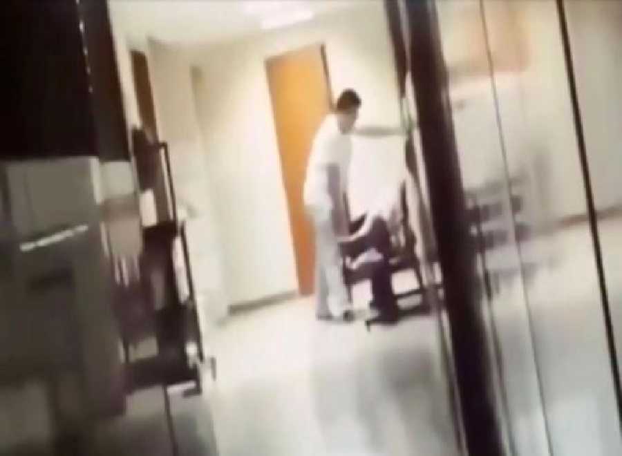 Duh, Oknum Dokter Cabuli Pasien yang Tidur Akhirnya Dipecat