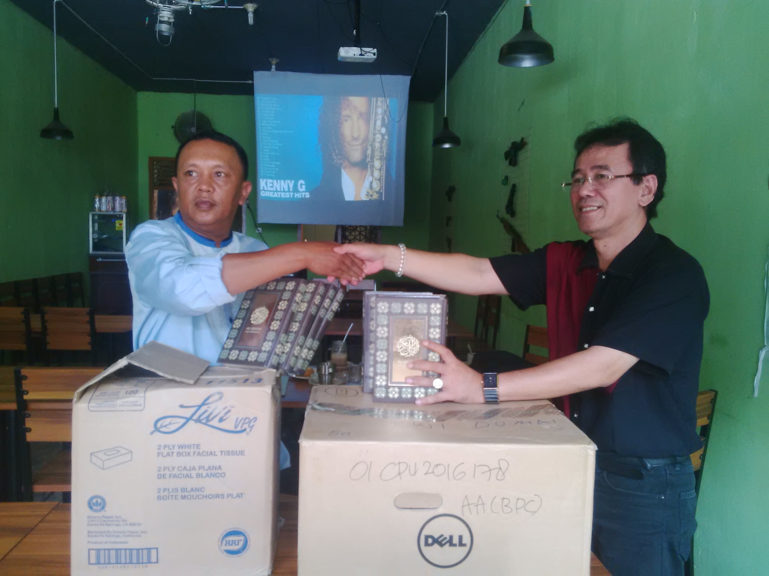 Dukung Magrib Mengaji, PT Sinar Mas Foresty Serahkan Al-Qur'an Kepada PWI Dumai