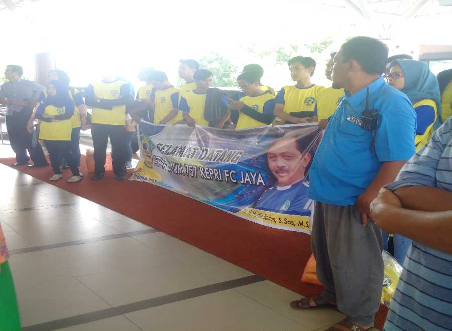 Gubernur Kepri Nurdin Basirun datang ke Riau Gagal Disambut Tari Melayu di Bandara SSK II