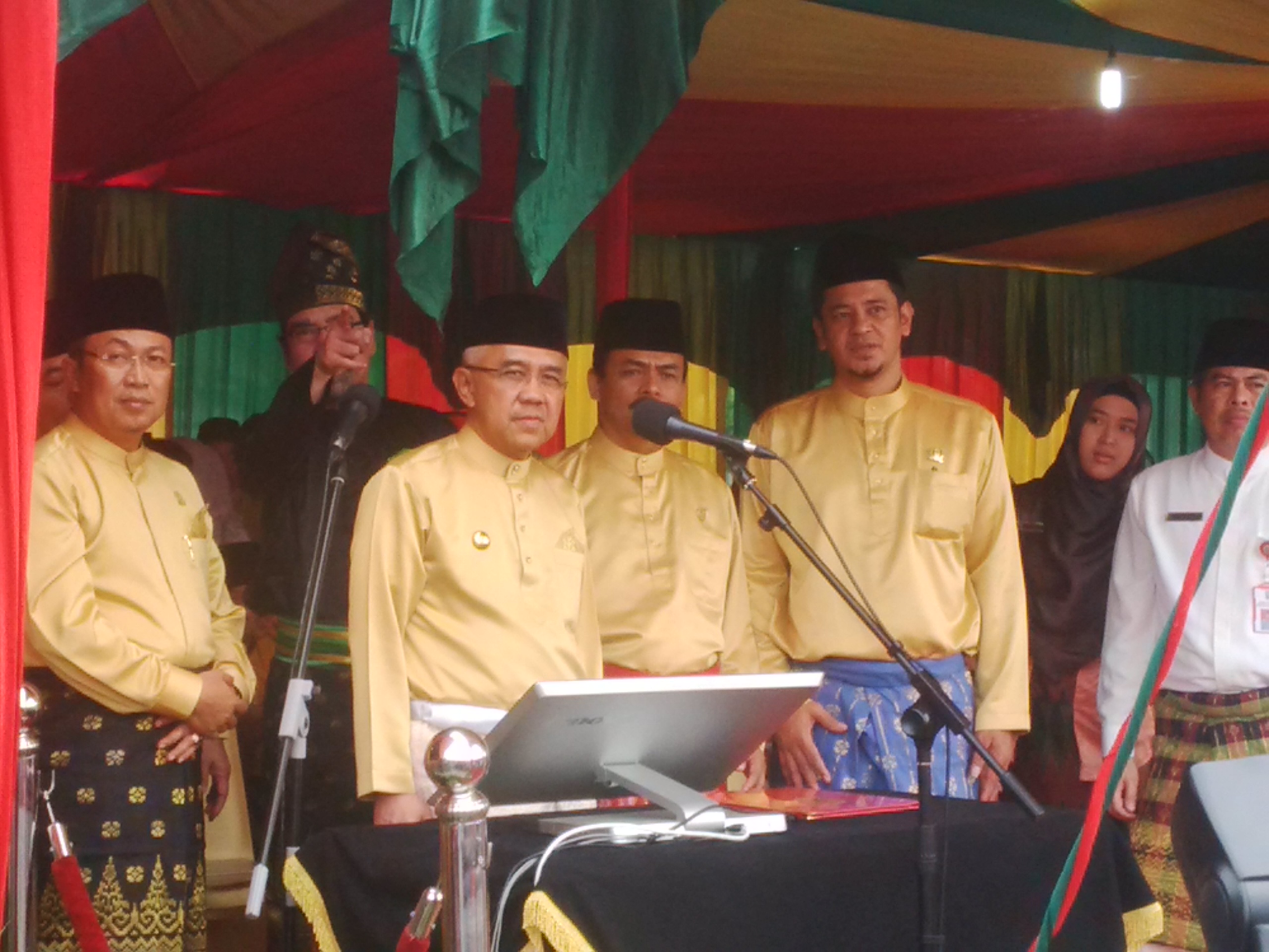Gubernur Riau Menjadi Inspektur Upacara di Hari Jadi ke-59 Provinsi Riau
