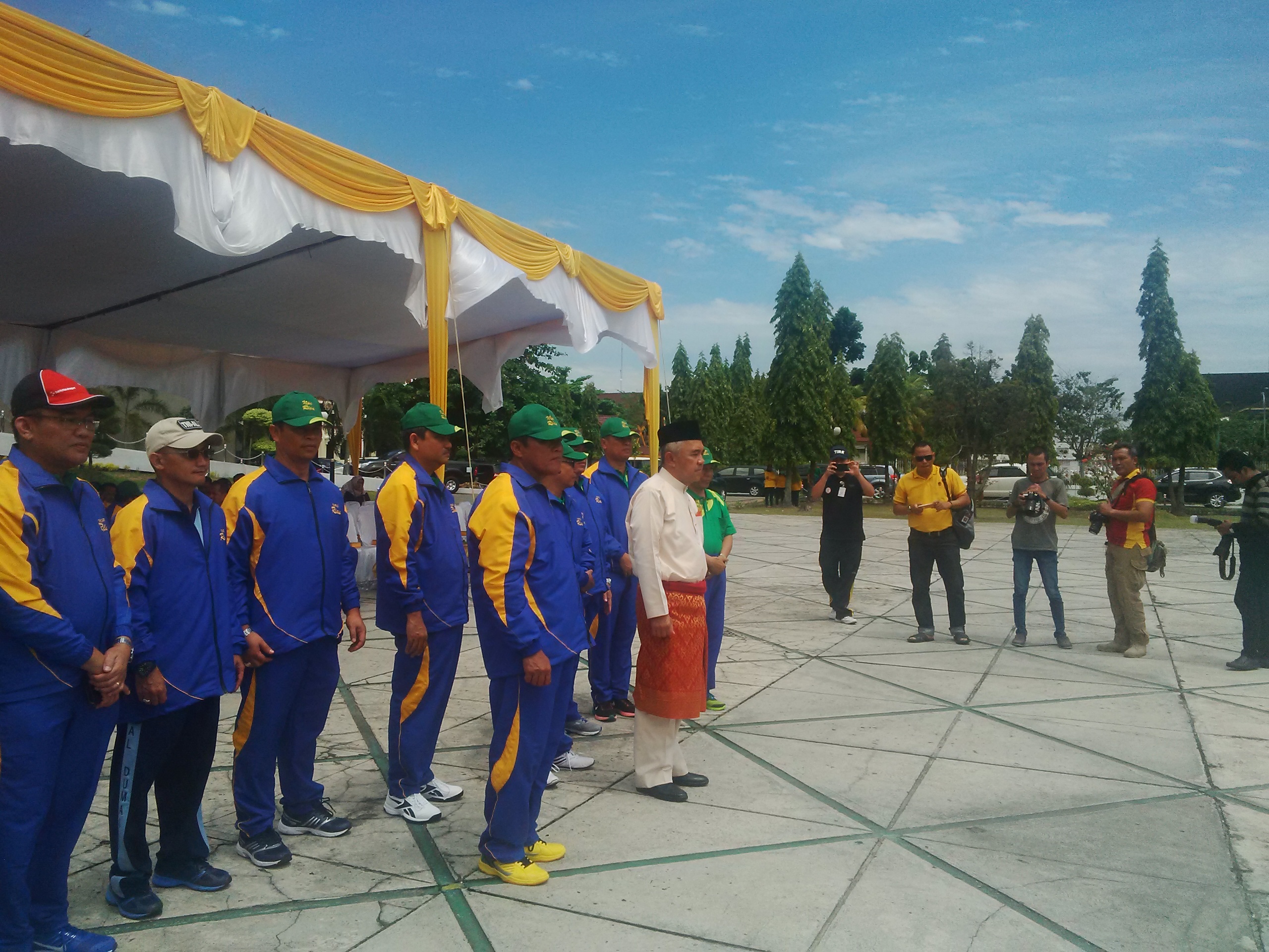 Gubri Melepas Kontingen Peparnas Riau dan Berharap Dapat Mengulang Prestasi 2012 yang Lalu