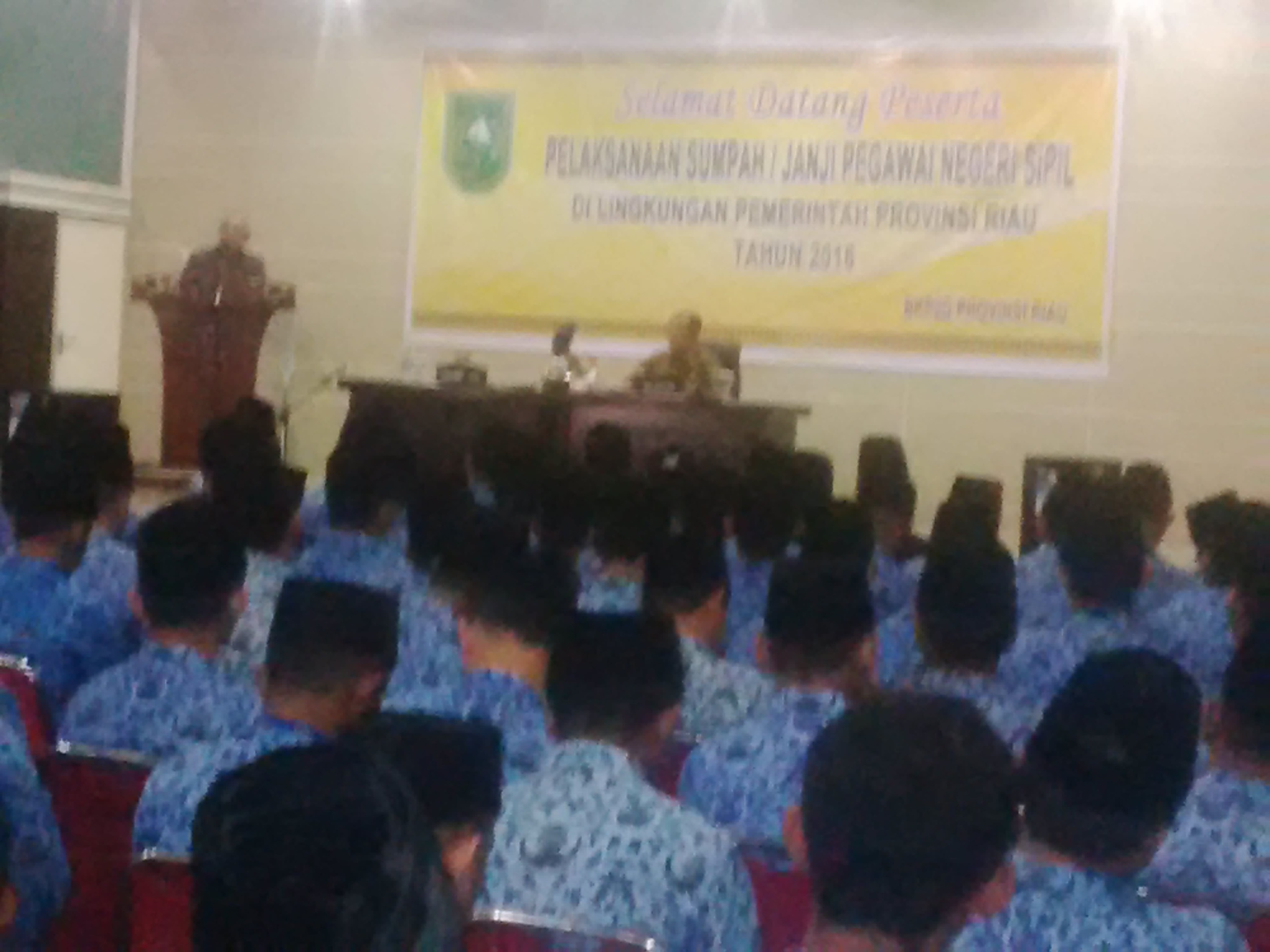 Gubri Mengambil Sumpah dan Janji 242 PNS Pemprov Riau