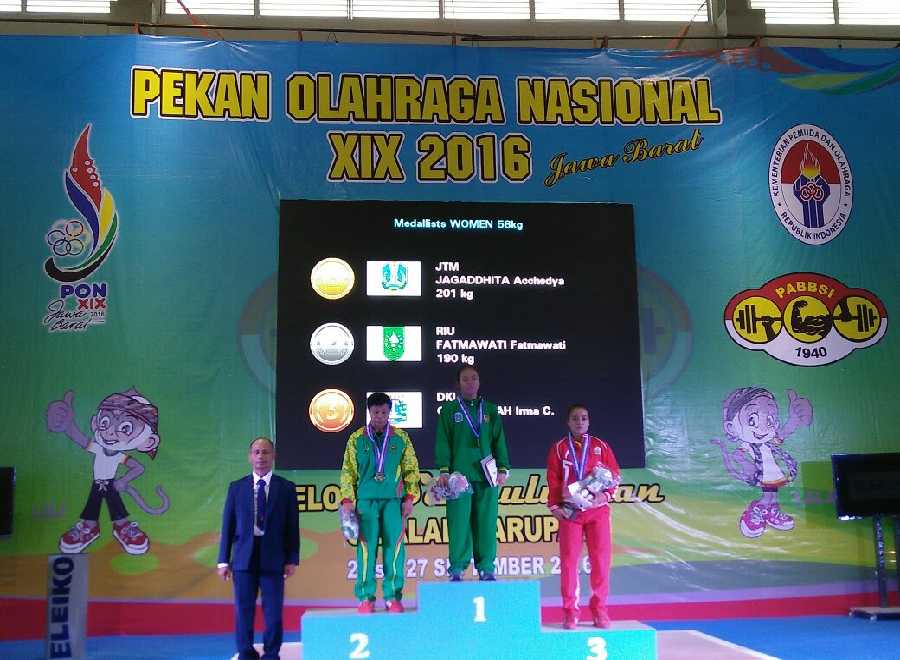 Hebat, Wanita Bercucu Asal Riau Juara 2 Angkat Besi PON Jabar