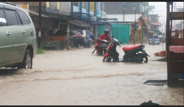 Hujan Kembali Membuat Sejumlah Kawasan di Dumai Tergenang Banjir