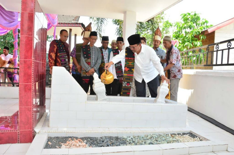 IKEIS Bengkalis Ziarah Makam Raja Sang Naualuh Damanik