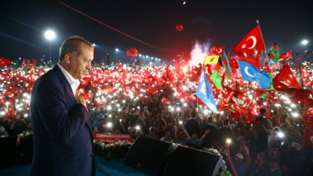 Istanbul Jadi Lautan Merah oleh Pendukung Erdogan