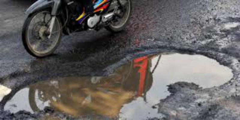 Jalan Tandun-Ujungbatu Rusak, Warga  Minta Pemkab Memperbaiki