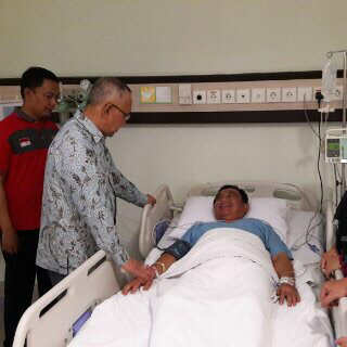 Kabar Terbaru, Bupati Inhil Sudah Semakin Membaik dan Gubri Sempatkan Diri Jenguk Wardan