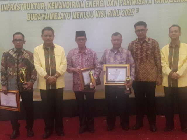 Kabupaten Pelalawan Raih Penghargaan Riau Investment Award 2016