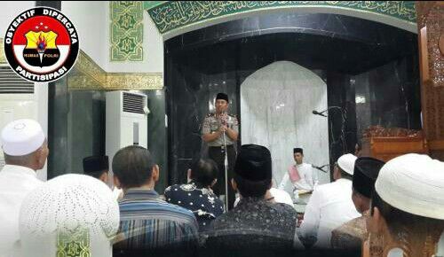 Kapolda Riau Dekatkan Diri Kepada Masyarakat, Salat Jumat Bersama di Masjid An Nur Pekanbaru