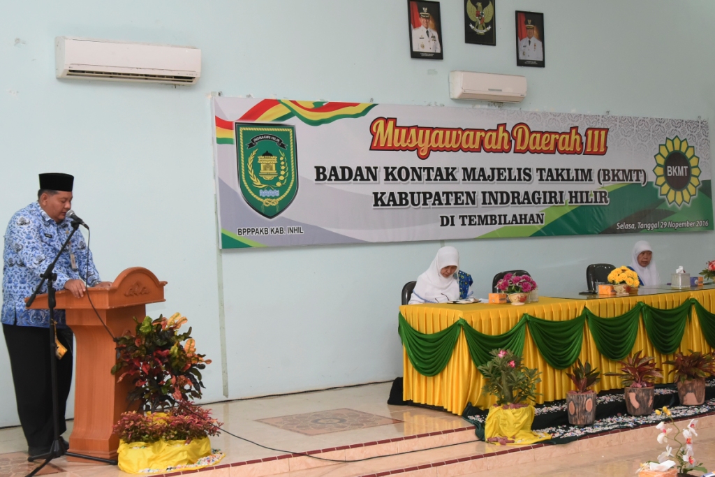 Lantik BKMT Inhil, Bupati Berharap Ibu-ibu Mampu Mendidik Anak-anak Menjadi Generasi Cerdas