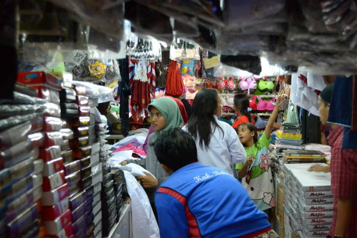 Memasuki Ajaran Baru, Toko Buku di Pekanbaru Banjir Pembeli