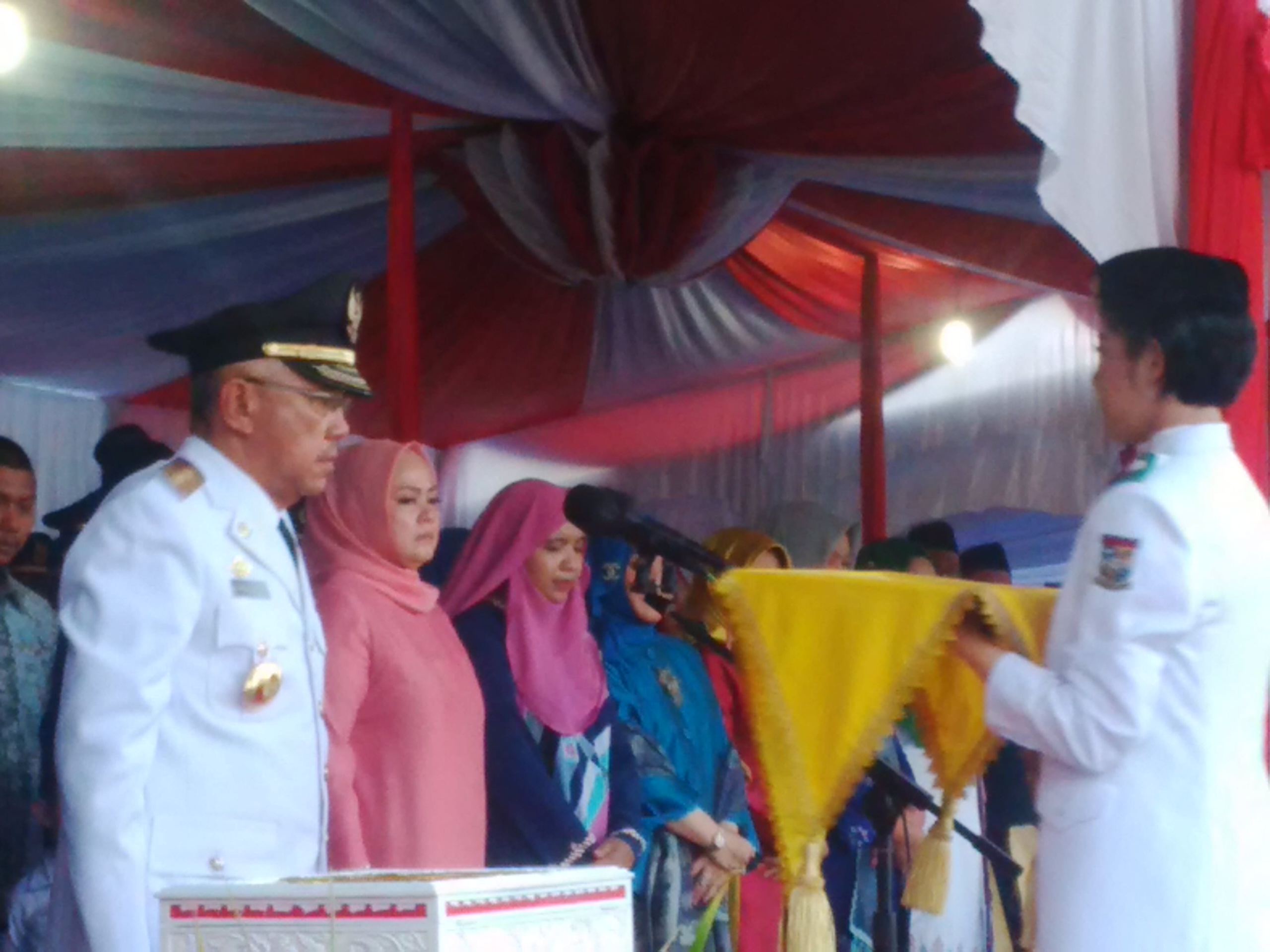 Pagi Harinya dengan Pesawat Tempur, Upacara Sore hari dengan Barongsai