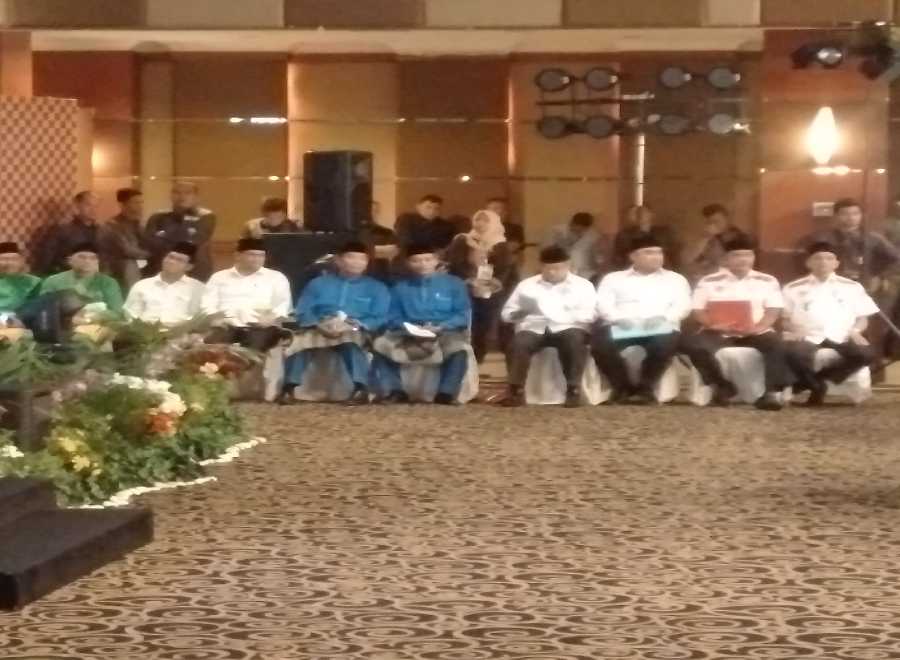 Pakaian Khas Melayu dan Khas Jokowi dalam Debat Kandidat Pilkada Pekanbaru