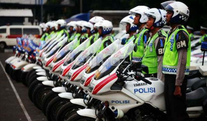 Polisi Ujung Tombak Urai Padatnya Arus Lalu Lintas di Pasar Bedug Perawang