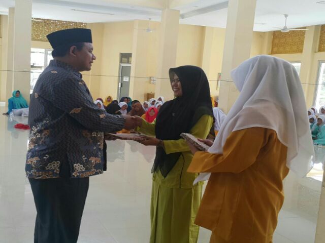 Pondok Pesantren Manbaul Ma'arif Juara Drum Band Tingkat Yayasan HM Harris