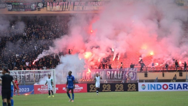 PSPS Memalukan, Sudah Kalah Suporter Bakar Stadion Lagi...