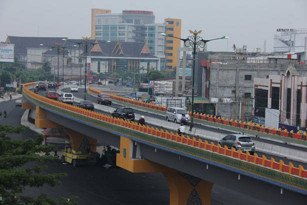 Rambu Larangan Melintas Sudah Terpasang, Pengendara Motor Tetap Saja Melintas di Jembatan Layang