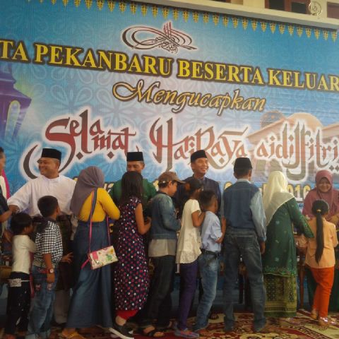 Ribuan Warga Kunjungi Rumah Walikota dan Wakil Saat Lebaran