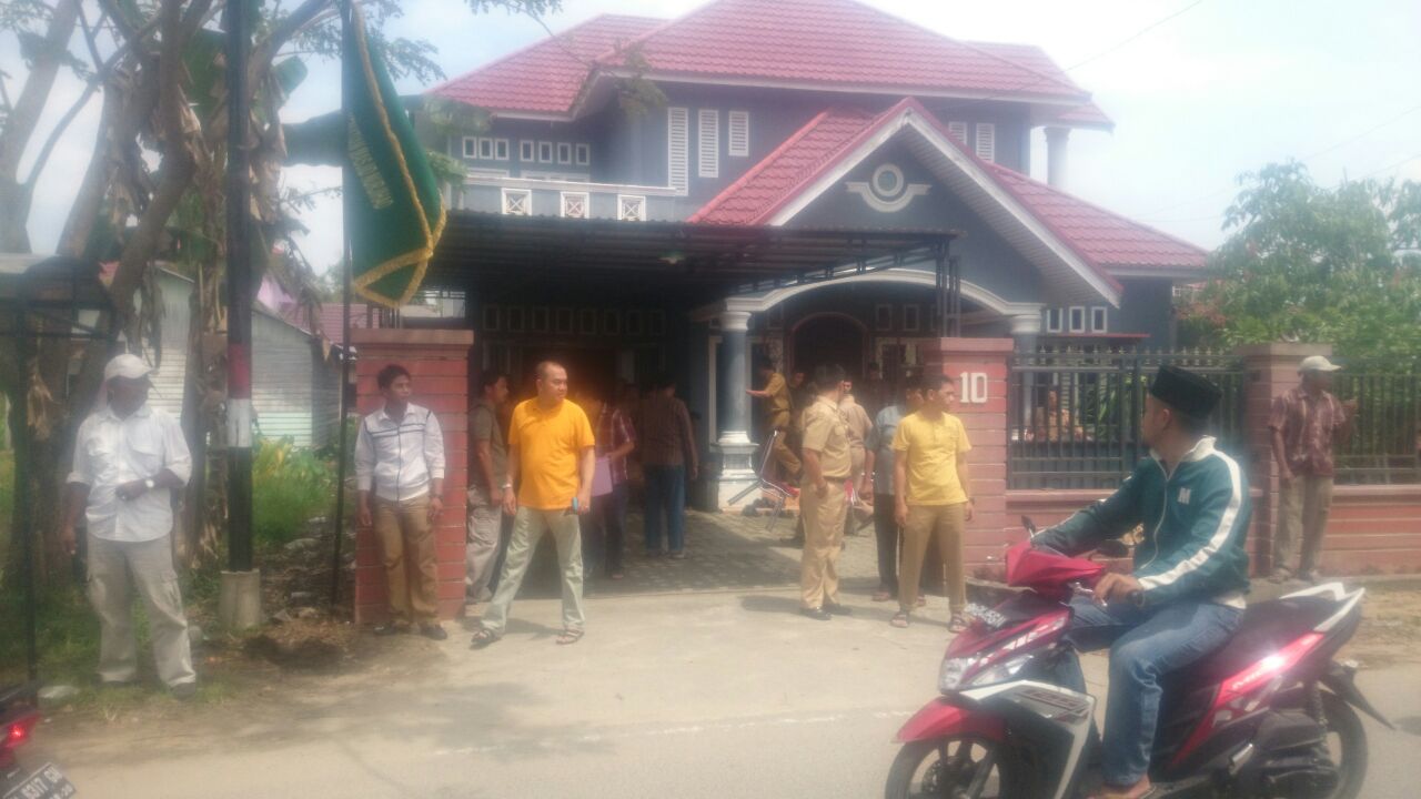 Rumah Duka Kadisdukcapil Inhil Ramai Didatangi Pelayat