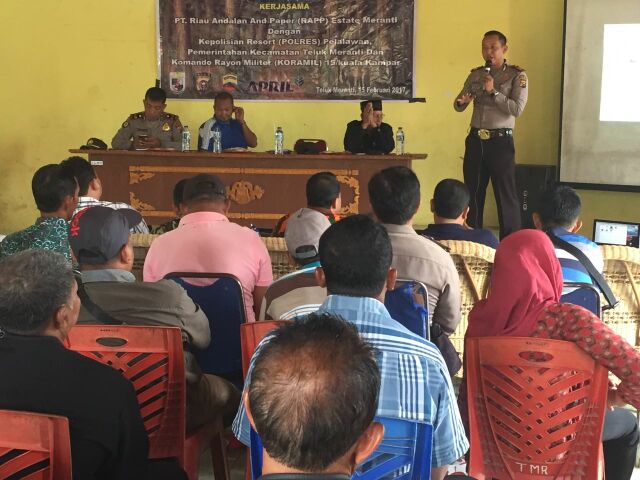Satbinmas Polres Pelalawan Sosialisasikan Karhutla beserta Pencegahannya