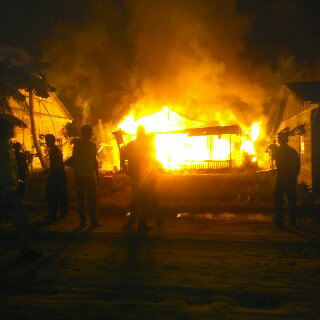 Sedang Asyik Nonton, Rumah Nenek di Inhil Ludes Terbakar