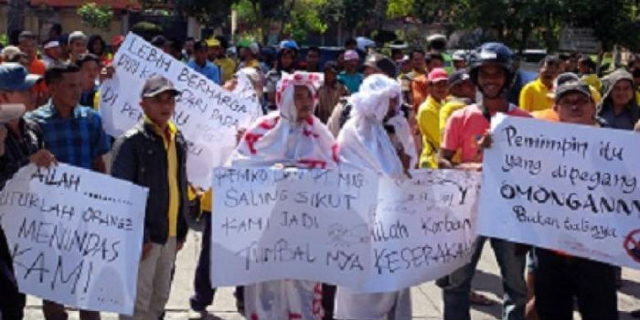 Suara Buruh Sampah di Pekanbaru : Pak Walikota Bayarkan Zakat Fitrah Kami