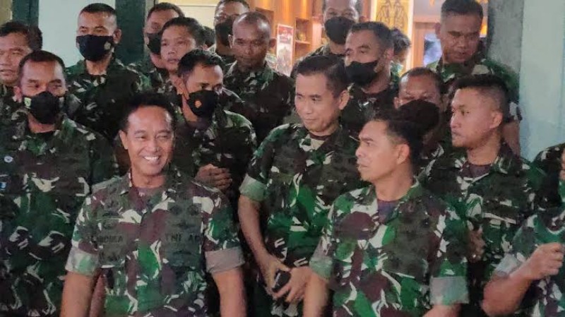 Survei: TNI Lembaga Paling Dipercaya Publik, KPK Lewat