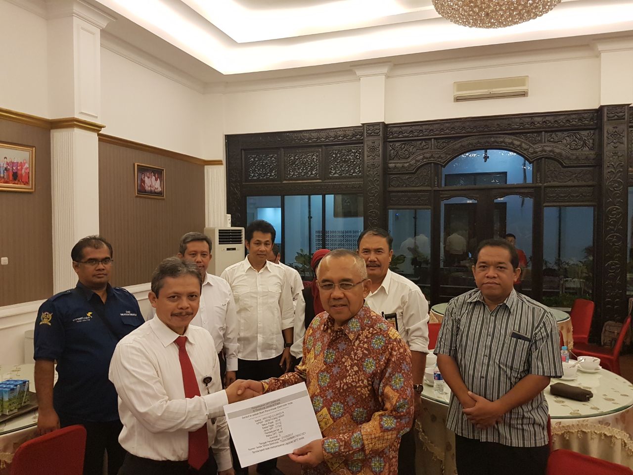 Taat Pajak, Gubri Serahkan SPT Tahunan Wajib Pajak
